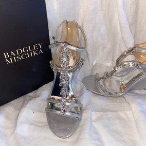 Badgley Mischka Cashet II Silver Crystal Wedges Size 8 1/2